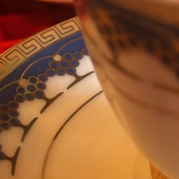 BEAUTIFUL VINTAGE D’LUSSO DEMITASSE TEACUPS AND SAUCERS - Picture 5 of 11